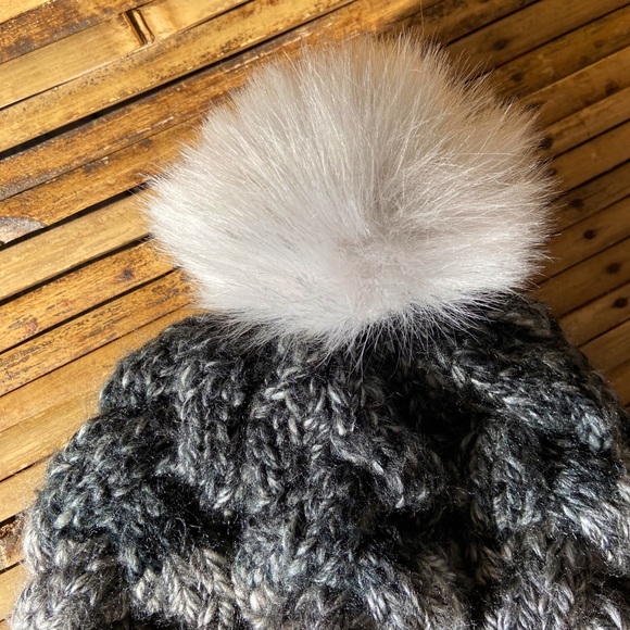 Women’s Cable Knit Beanie - Picture 4 of 4